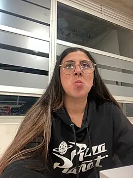 Snapshot of girl_anni chatting on 02/28/25, 01:26 girl anni online show from 02/28/25, 01:26