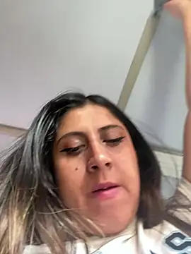 Snapshot of girl_anni chatting on 03/03/25, 06:22 girl anni online show from 03/03/25, 06:22