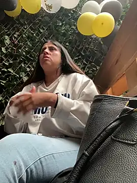 Snapshot of girl_anni chatting on 03/04/25, 08:05 girl anni online show from 03/04/25, 08:05