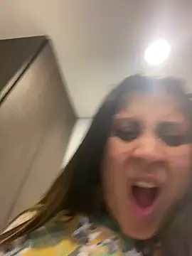 Snapshot of girl_anni chatting on 03/07/25, 11:27 girl anni online show from 03/07/25, 11:27