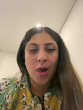 Snapshot of girl_anni chatting on 03/08/25, 04:56 girl anni online show from 03/08/25, 04:56