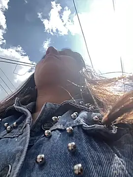 Snapshot of girl_anni chatting on 03/08/25, 06:16 girl anni online show from 03/08/25, 06:16