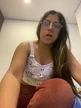 Snapshot of girl_anni chatting on 03/10/25, 01:12 girl anni online show from 03/10/25, 01:12