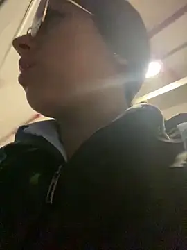 Snapshot of girl_anni chatting on 03/11/25, 01:05 girl anni online show from 03/11/25, 01:05