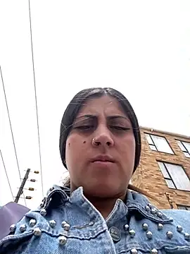 Snapshot of girl_anni chatting on 03/13/25, 05:39 girl anni online show from 03/13/25, 05:39