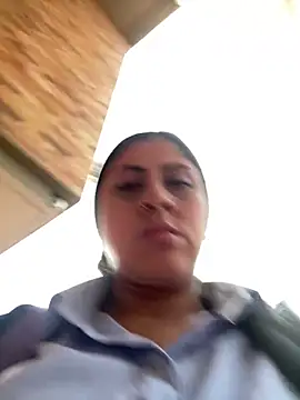 Snapshot of girl_anni chatting on 03/17/25, 10:38 girl anni online show from 03/17/25, 10:38