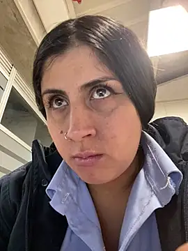 Snapshot of girl_anni chatting on 03/18/25, 01:43 girl anni online show from 03/18/25, 01:43