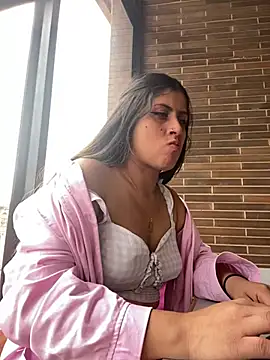 Snapshot of girl_anni chatting on 03/20/25, 06:09 girl anni online show from 03/20/25, 06:09