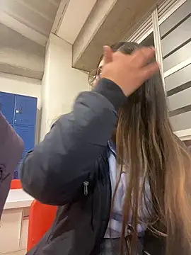 Snapshot of girl_anni chatting on 03/21/25, 01:02 girl anni online show from 03/21/25, 01:02