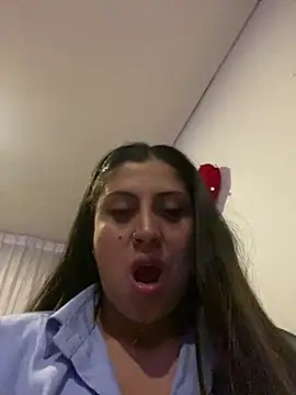 Snapshot of girl_anni chatting on 03/22/25, 02:16 girl anni online show from 03/22/25, 02:16