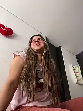 Snapshot of girl_anni chatting on 09/13/25, 03:12 girl anni online show from 09/13/25, 03:12