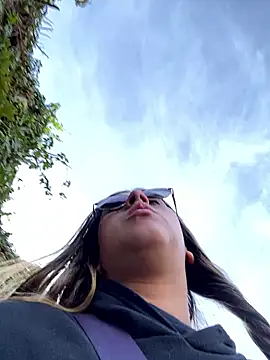 Snapshot of girl_anni chatting on 09/16/25, 12:06 girl anni online show from 09/16/25, 12:06