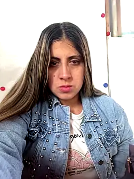 Snapshot of girl_anni chatting on 10/01/25, 12:11 girl anni online show from 10/01/25, 12:11