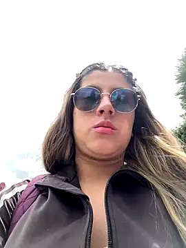 Snapshot of girl_anni chatting on 10/06/25, 04:59 girl anni online show from 10/06/25, 04:59