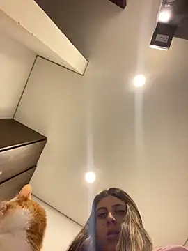 Snapshot of girl_anni chatting on 10/19/25, 07:58 girl anni online show from 10/19/25, 07:58