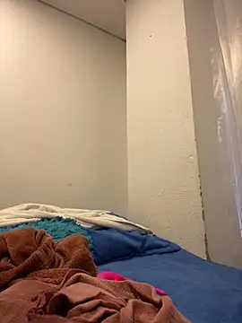 Snapshot of girl_anni chatting on 10/21/25, 04:41 girl anni online show from 10/21/25, 04:41