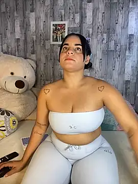 Snapshot of Violetrousse chatting on 11/02/25, 07:05 Violetrousse online show from 11/02/25, 07:05