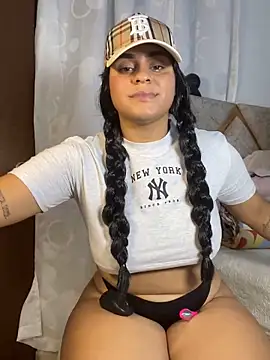 Snapshot of Violetrousse chatting on 11/08/25, 08:29 Violetrousse online show from 11/08/25, 08:29