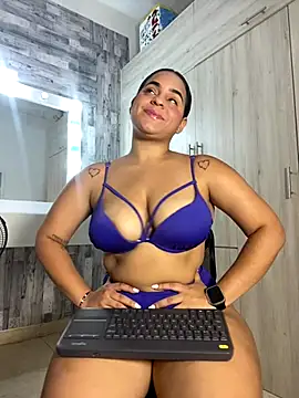 Snapshot of Violetrousse chatting on 12/22/25, 07:55 Violetrousse online show from 12/22/25, 07:55