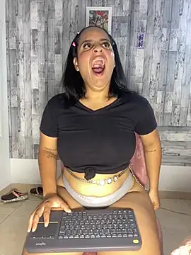 Snapshot of Violetrousse chatting on 03/26/26, 01:22 Violetrousse online show from 03/26/26, 01:22