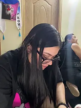 alissonfernandez  online show from 12/17/25, 12:49