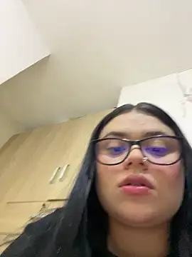 alissonfernandez  online show from 04/18/26, 09:59