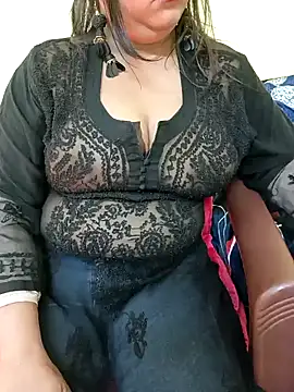 Snapshot of Simran-Kudi chatting on 01/03/25, 07:49 Simran-Kudi online show from 01/03/25, 07:49