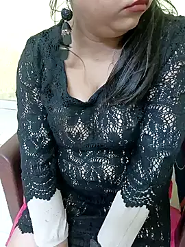 Snapshot of Simran-Kudi chatting on 01/08/25, 10:48 Simran-Kudi online show from 01/08/25, 10:48