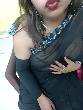 Snapshot of Simran-Kudi chatting on 02/04/25, 11:27 Simran-Kudi online show from 02/04/25, 11:27