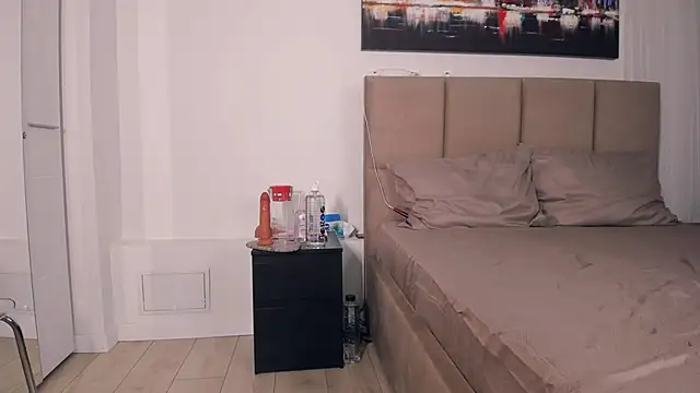 Snapshot of LunaMystyque chatting on 11/08/25, 04:07 LunaMystyque online show from 11/08/25, 04:07