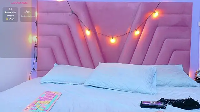 hornybarelylegalgirl online show from 11/28/25, 12:52