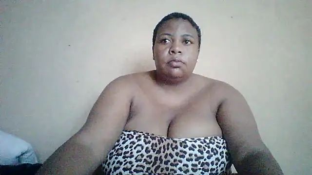 Snapshot of bustyboobs6 chatting on 05/04/26, 07:37 bustyboobs6 online show from 05/04/26, 07:37