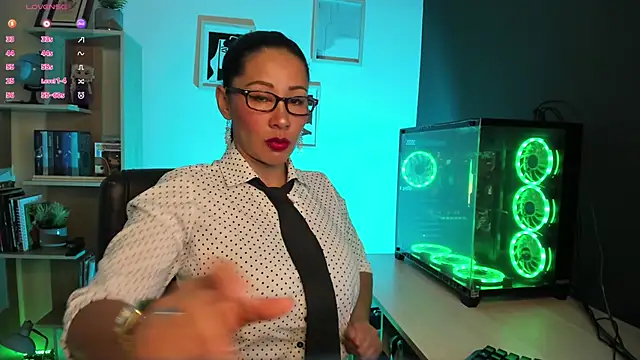 Sue Wolls online show from 01/13/25, 01:23