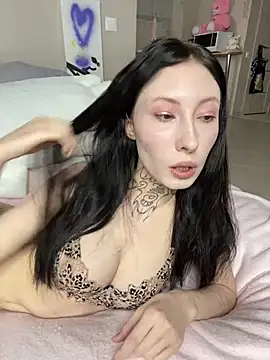 Snapshot of your_Roxy chatting on 12/07/24, 08:33 your Roxy online show from 12/07/24, 08:33