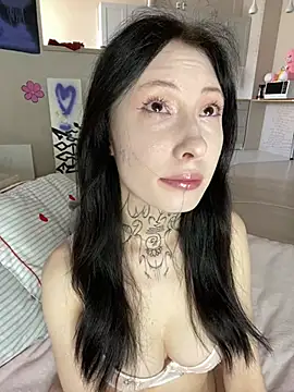 Snapshot of your_Roxy chatting on 12/19/24, 08:34 your Roxy online show from 12/19/24, 08:34