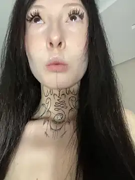 Snapshot of your_Roxy chatting on 12/21/24, 06:23 your Roxy online show from 12/21/24, 06:23