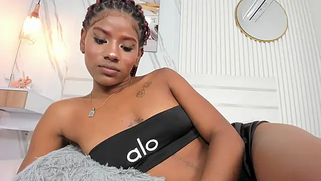 Sara Lewwis online show from 01/17/25, 03:43