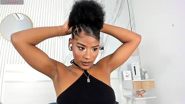 Sara Lewwis online show from 10/05/25, 11:30