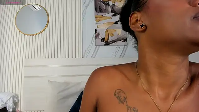 Sara Lewwis online show from 10/08/25, 11:30