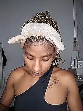 Sara Lewwis online show from 10/11/25, 10:03