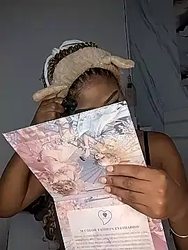 Sara Lewwis online show from 10/16/25, 11:11