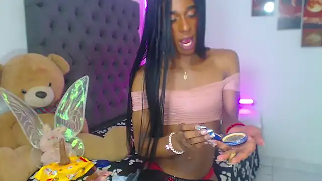 lucianadolll online show from 12/05/25, 07:21