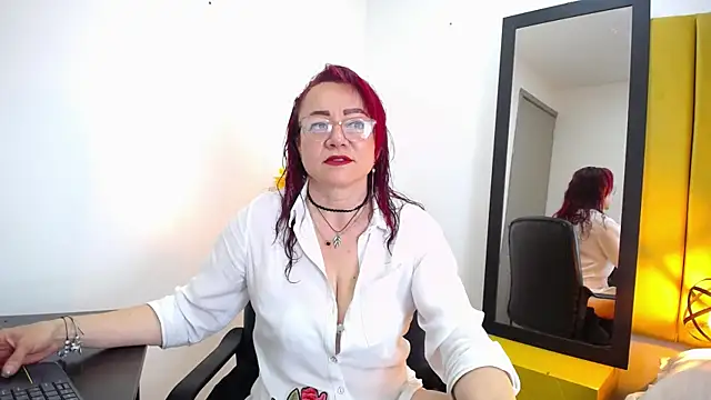 Lupiita223 online show from 11/08/25, 01:00