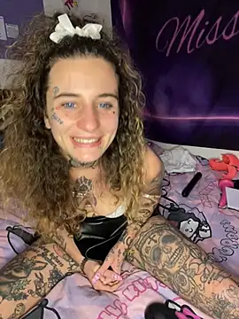 Snapshot of BlazyKitsune- chatting on 01/13/25, 01:28 BlazyKitsune- online show from 01/13/25, 01:28