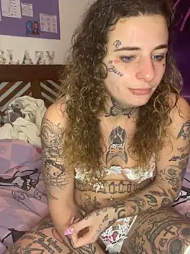 Snapshot of BlazyKitsune- chatting on 02/02/25, 11:30 BlazyKitsune- online show from 02/02/25, 11:30