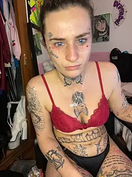 Snapshot of BlazyKitsune- chatting on 02/24/25, 08:47 BlazyKitsune- online show from 02/24/25, 08:47