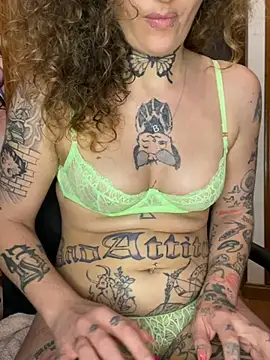 Snapshot of BlazyKitsune- chatting on 03/04/25, 06:29 BlazyKitsune- online show from 03/04/25, 06:29