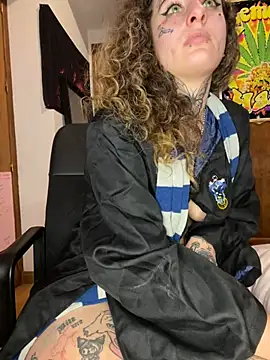 Snapshot of BlazyKitsune- chatting on 03/18/25, 02:48 BlazyKitsune- online show from 03/18/25, 02:48