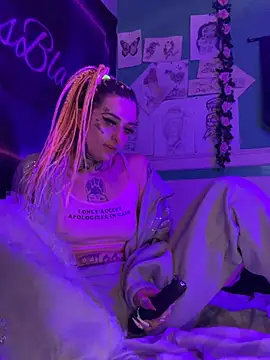 Snapshot of BlazyKitsune- chatting on 04/21/26, 06:55 BlazyKitsune- online show from 04/21/26, 06:55