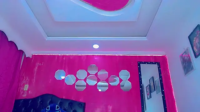 TiffanyMackensyy online show from 11/12/25, 12:11